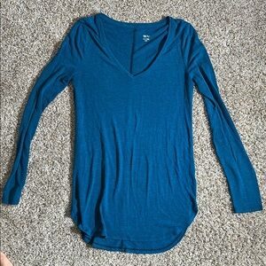 Women’s teal long sleeve tunic length top